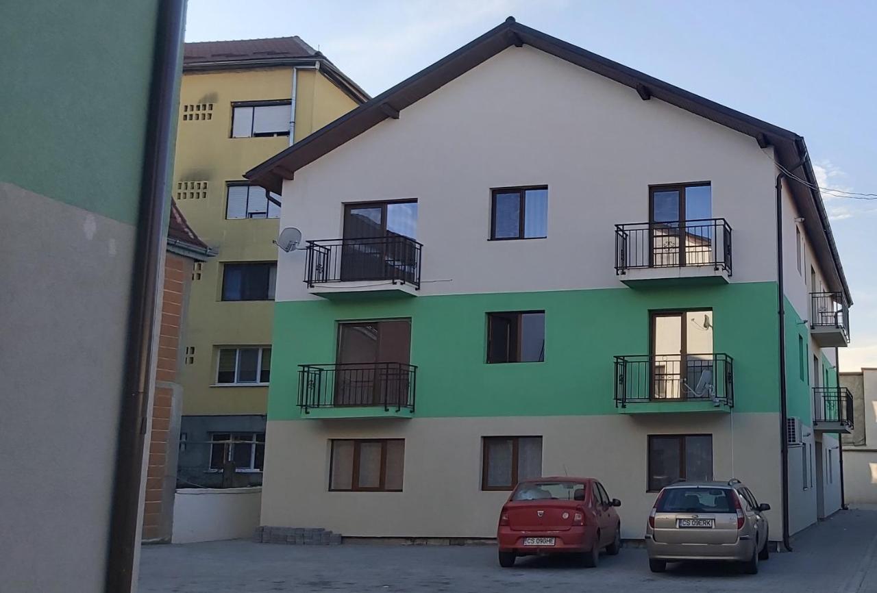 Studio Elisa Apartment Caransebes Ngoại thất bức ảnh